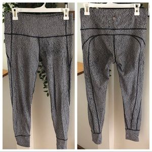 Lululemon ◉ Black and Gray Cropped Leggings